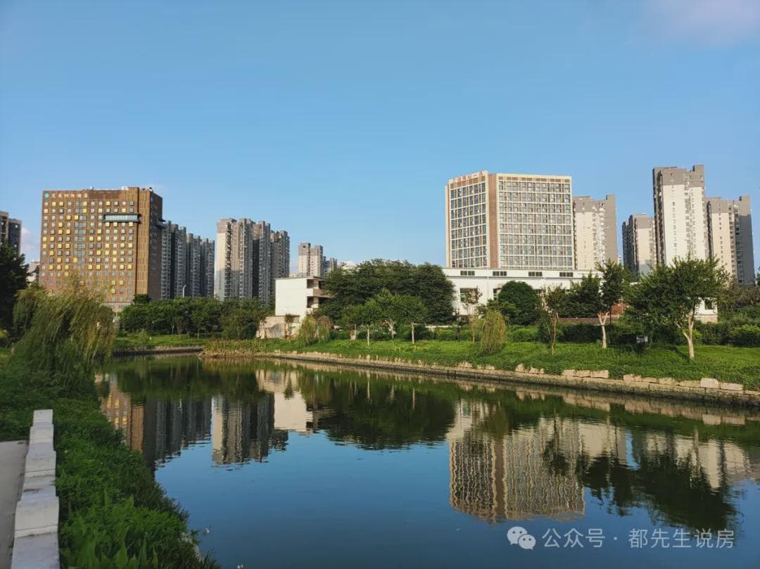 福州南站东广场望西广场眼泪汪汪，市中心与城中村为何有人不想拆