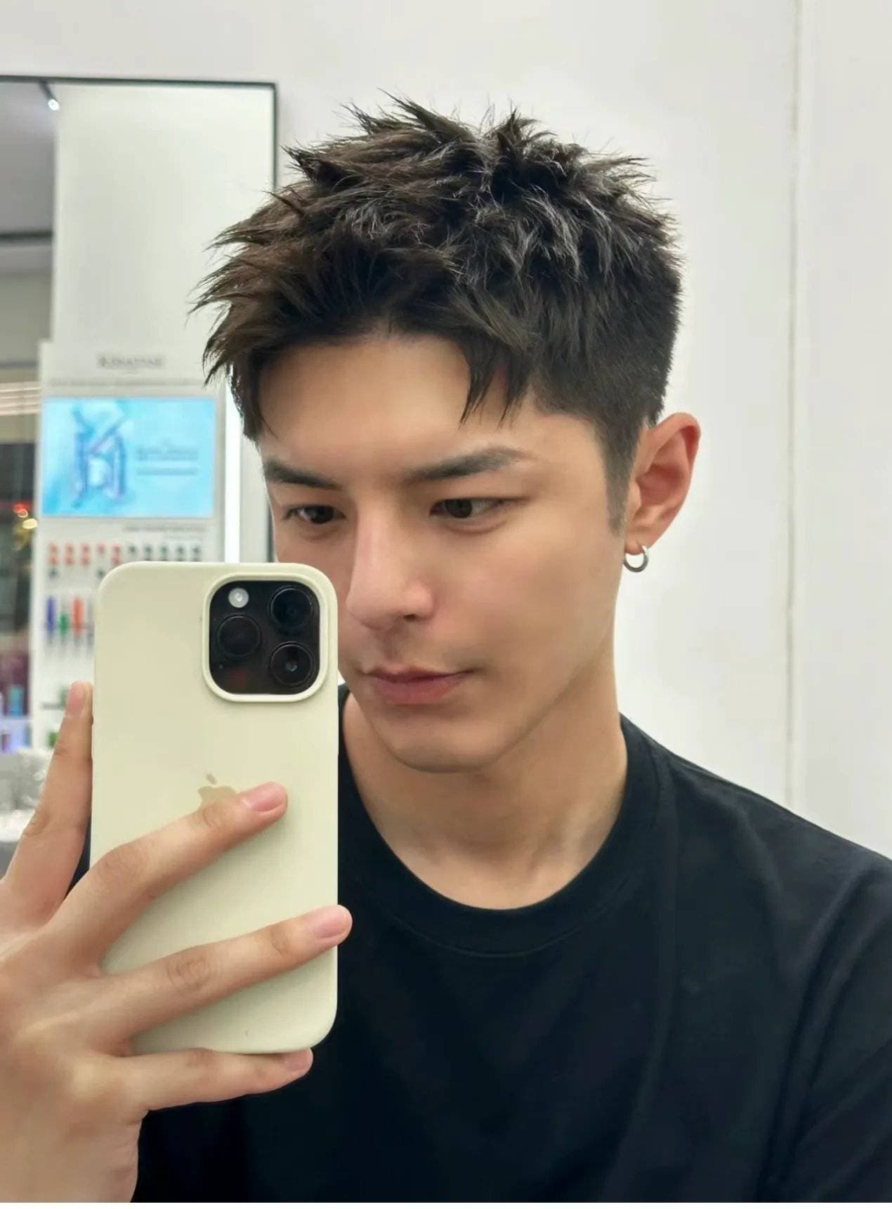 男士造型烫：时尚新潮流的魅力演绎