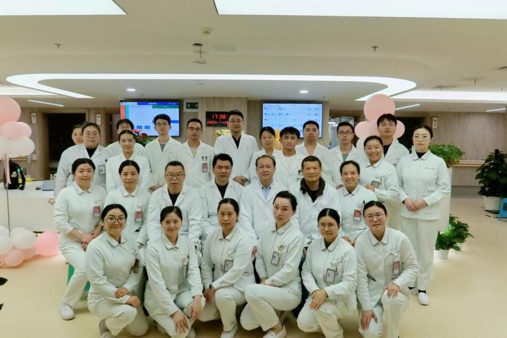 与癌共舞：人医团队温暖守护，让癌症患者的生命绽放光彩