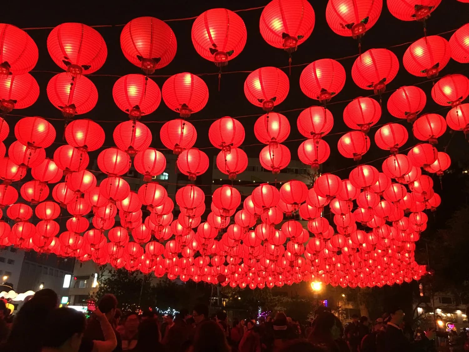 解密小红书：从技术架构到推荐算法，看普通人如何成为热点制造者