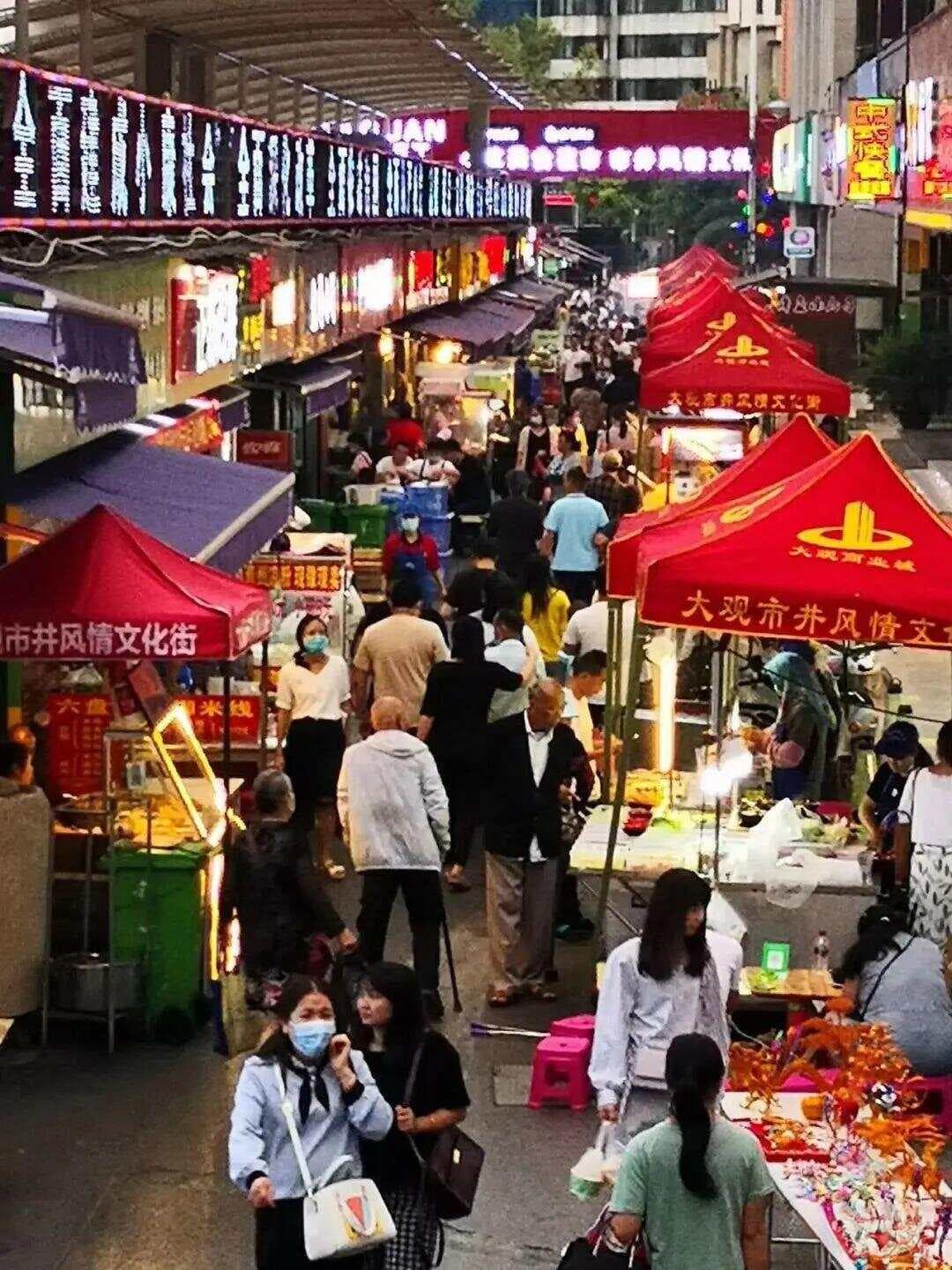昆明大观商业城美食街升级，百余家商铺汇聚，打造特色夜市新地标