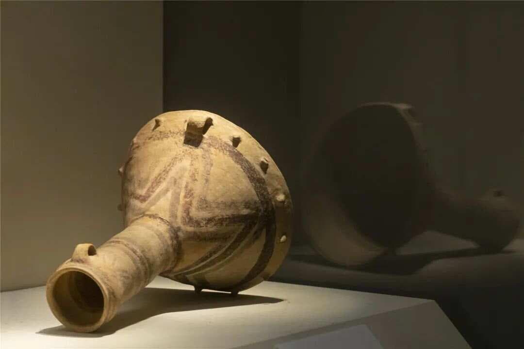 国博馆藏彩陶鼓的脱盐与保护：一场跨越4500年的文物“美容”