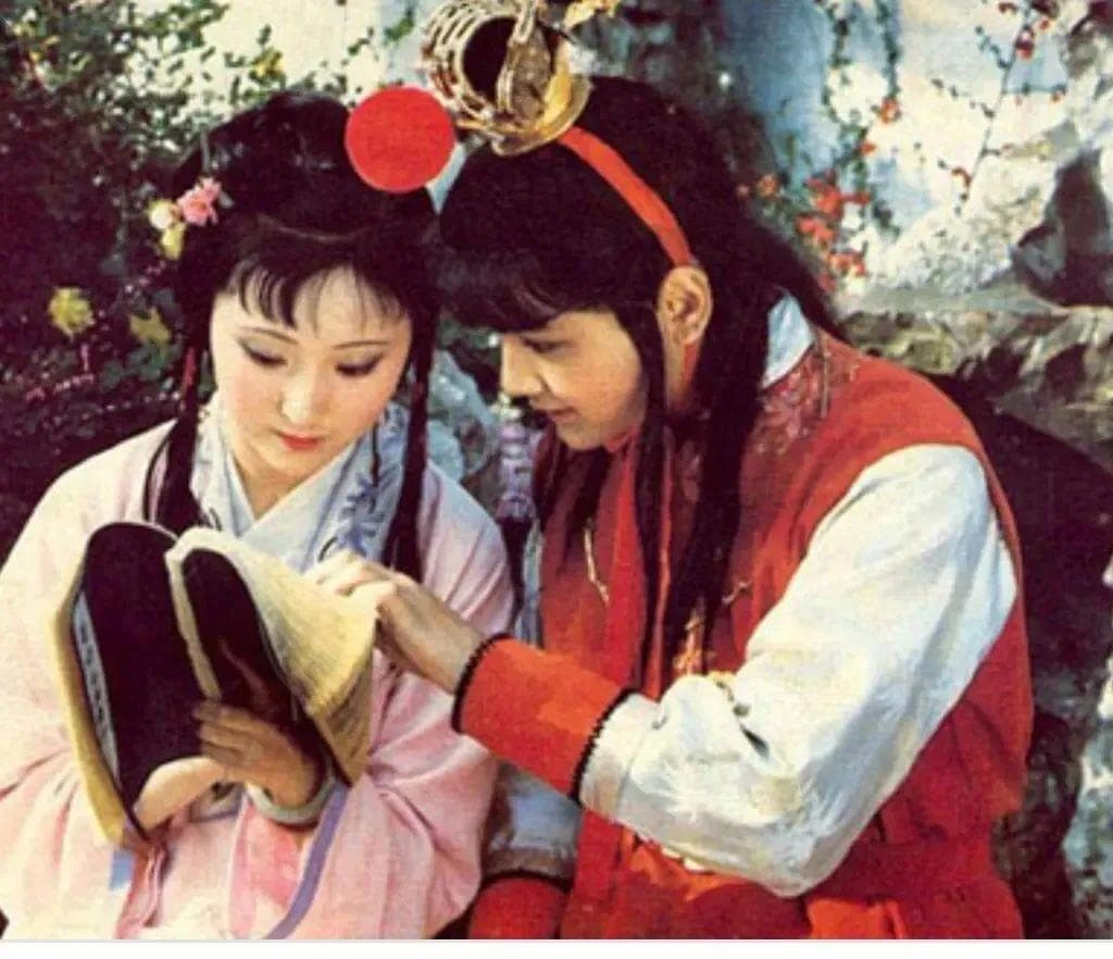 《红楼梦》应该怎样读？