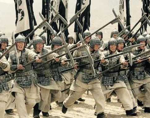 古代战场上士兵怎么克服战场恐惧感？