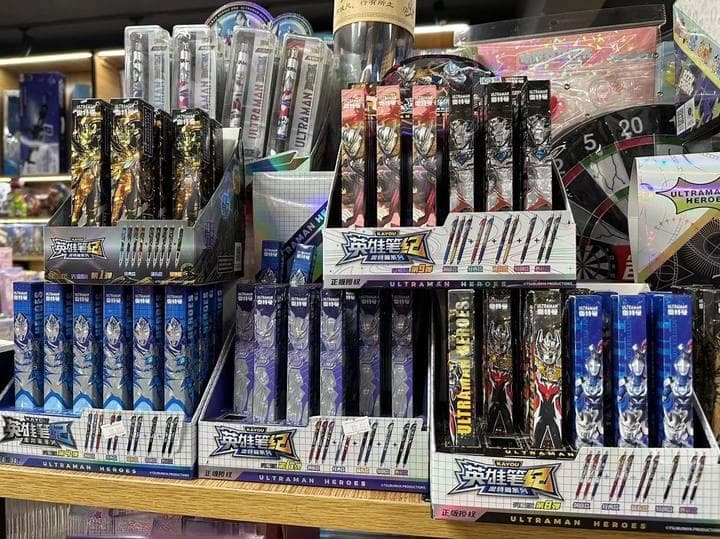 盲盒笔的风刮到小学生圈子里了？记者走访学校周边