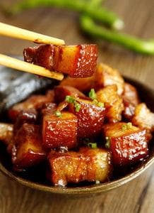 红烧肉：一道令人垂涎三尺的中国美食
