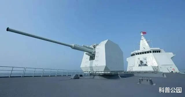 中国155毫米舰炮横空出世！射程超150公里，专治各种“火力不足恐惧症”