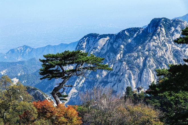 徒步陕西华山：穿越云雾，领略自然之美