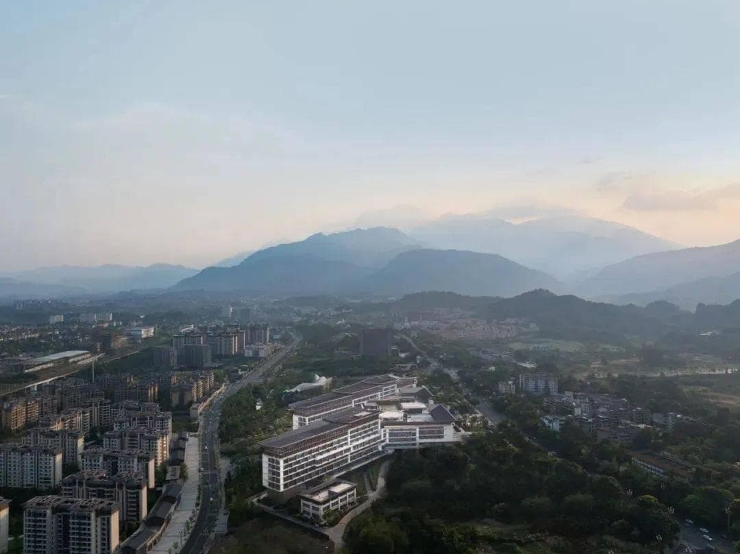 打造医康养结合的“仙山”花园医院：四川大学华西峨眉医院
