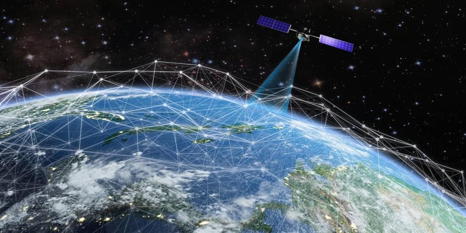 中国太空加油技术取得重大突破！一颗北斗卫星续命8年，价值近10亿元