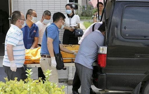 被狗咬伤后打4针疫苗，西安32岁女子狂犬病发作身亡