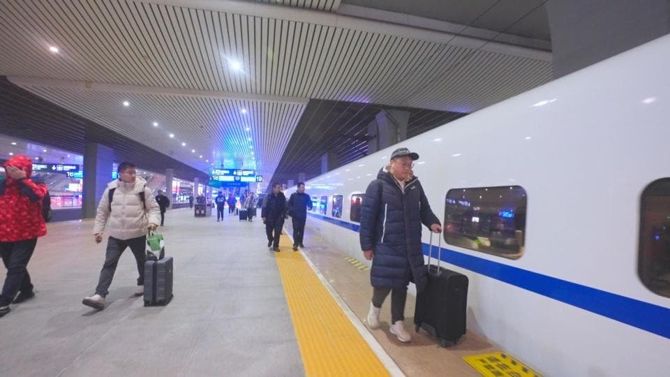 成都至深圳动卧列车开通！设520个卧铺位及“办公区”，每周双向开行各4趟