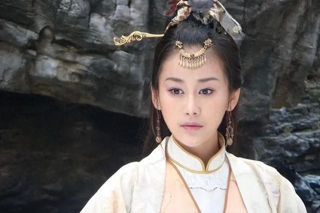 女娲娘娘的坐骑是青鸾，一种仅次于凤凰的神兽，谁的坐骑是凤凰？