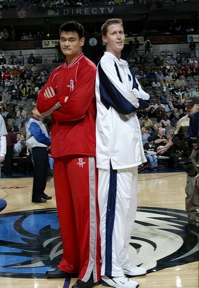 对比多位NBA球员，姚明身高引发新质疑