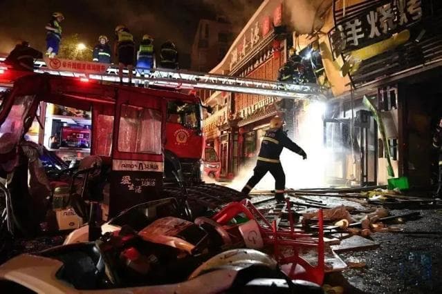 人员密集场所安全提示：防盗窗、广告牌等障碍物带来的隐患及应对措施