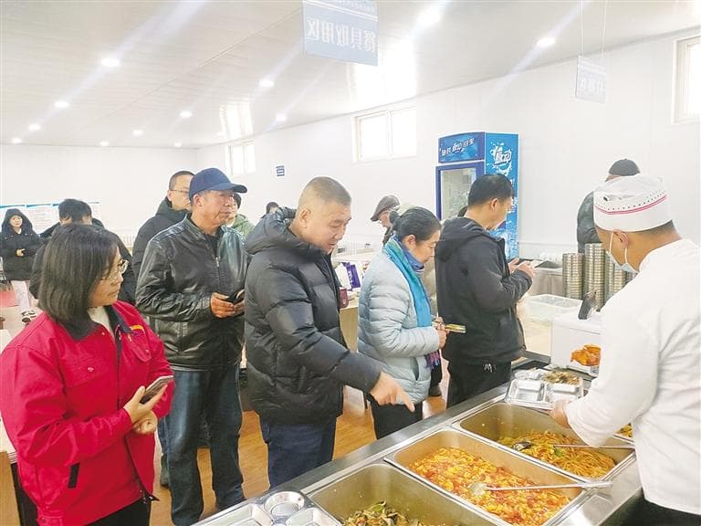 “家门口”的温暖三餐让我们很暖心