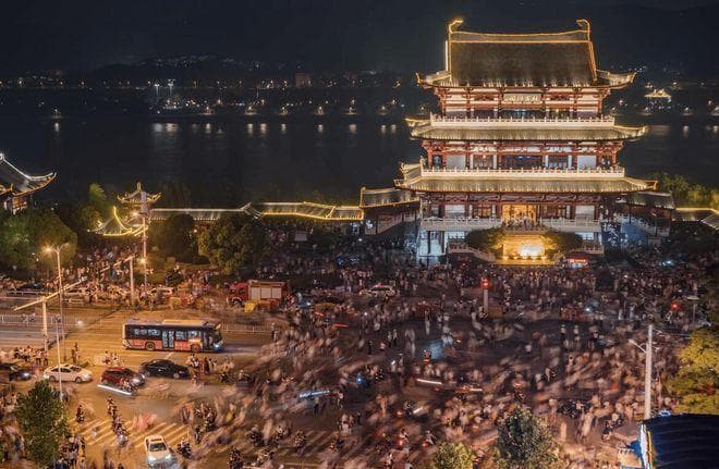 长沙美食新推荐：8种独特湖南味道，令人垂涎欲滴！