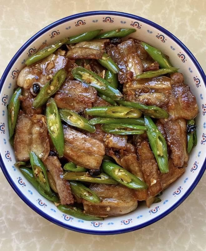 尖椒五花肉：家庭美味的简单做法分享