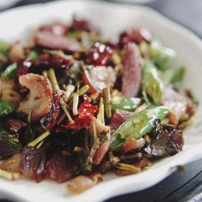 贵州特色：折耳根炒腊肉的制作方法