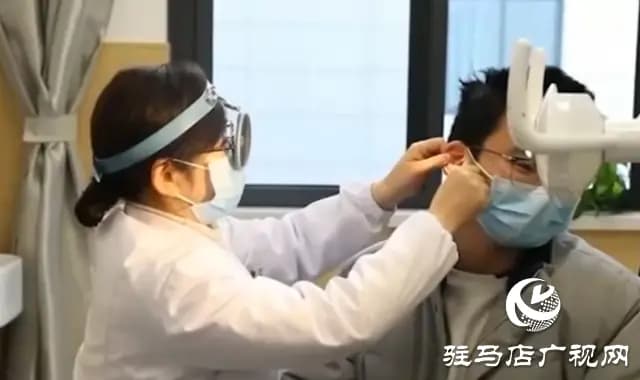 警惕！耳机正在悄悄"偷走"你的听力