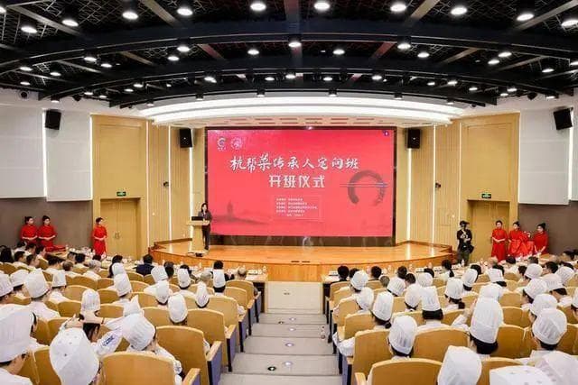 泰斗级人物当导师，58名杭帮菜传承人开始上课，他们是谁，都学了啥
