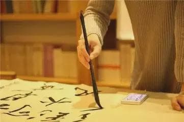 为什么建议业余时间练练书法！