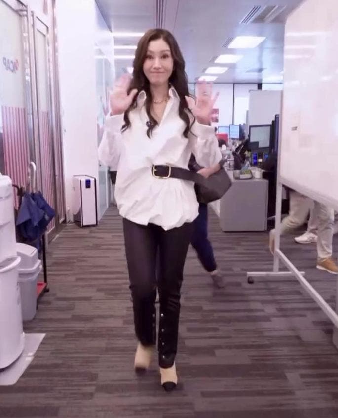 李嘉欣复出引热议：54岁女神重返荧幕，是为慈善还是经济压力？
