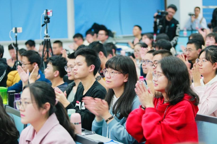 选修课也有“黄牛”？选课当有托底机制