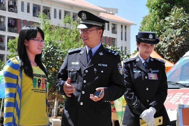 反诈战线上的诗歌卫士：民警“辉哥”15年创作7500首反诈打油诗