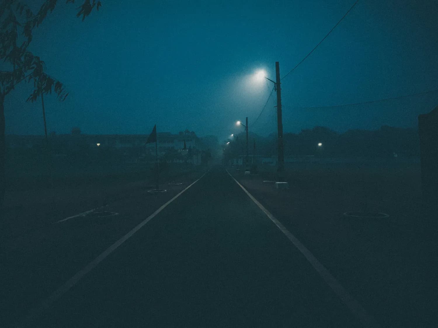 茅盾的现实主义：从《子夜》到《春蚕》的艺术魅力