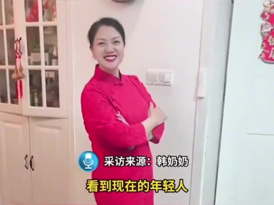果然时尚是不分年龄的，被60岁奶奶的出片表现给惊艳到了