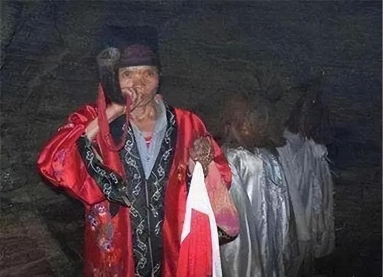湘西赶尸不是传说，末代赶尸人现场表演，揭开赶尸神秘面纱