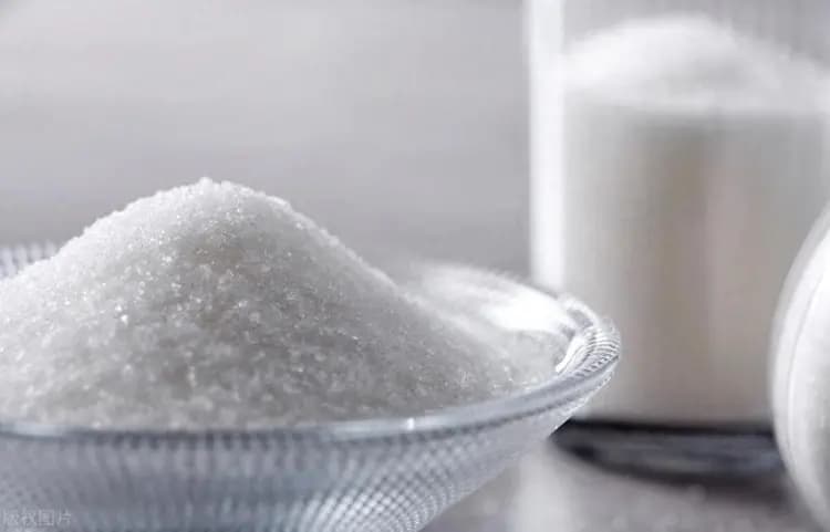 买白糖时：“绵白糖”和“白砂糖”哪个好？建议弄懂再买也不迟！