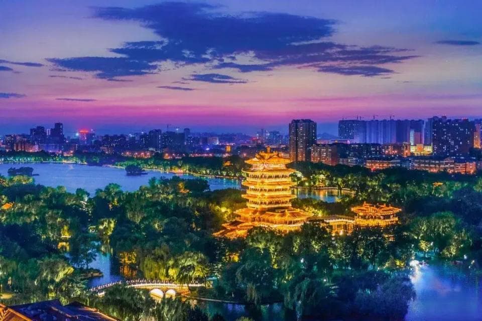夜游山东：9大城市地标亮灯，打造不夜城