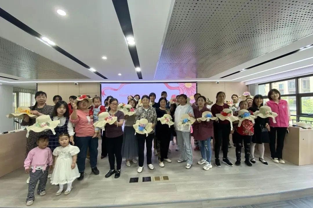 唤醒“她”力量！凤凰社区为全职妈妈群体搭建起成长与蜕变的“云梯”