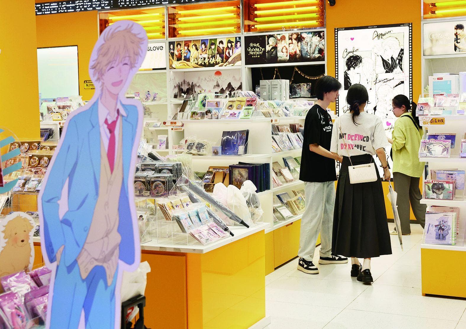 年轻人逛谷子店兴趣超高 “二次元+”注入新活力 老商场迎来新赛道