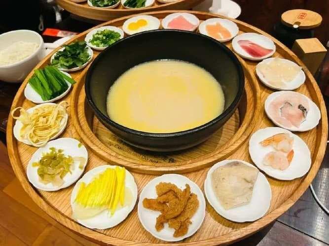 昆明旅游必吃十大美食 | 从野生菌到花滋味，舌尖上的春城野宴