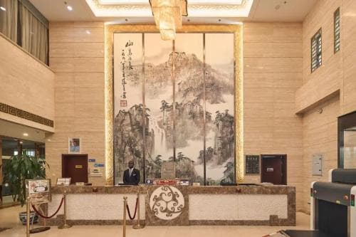 合作20多年突遭尼日尔“背刺”，在非中企为何容易被欺负？