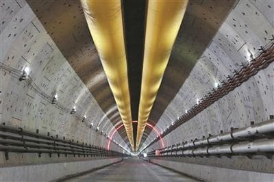湛江湾海底隧道贯通 广湛高铁力争明年年底建成通车