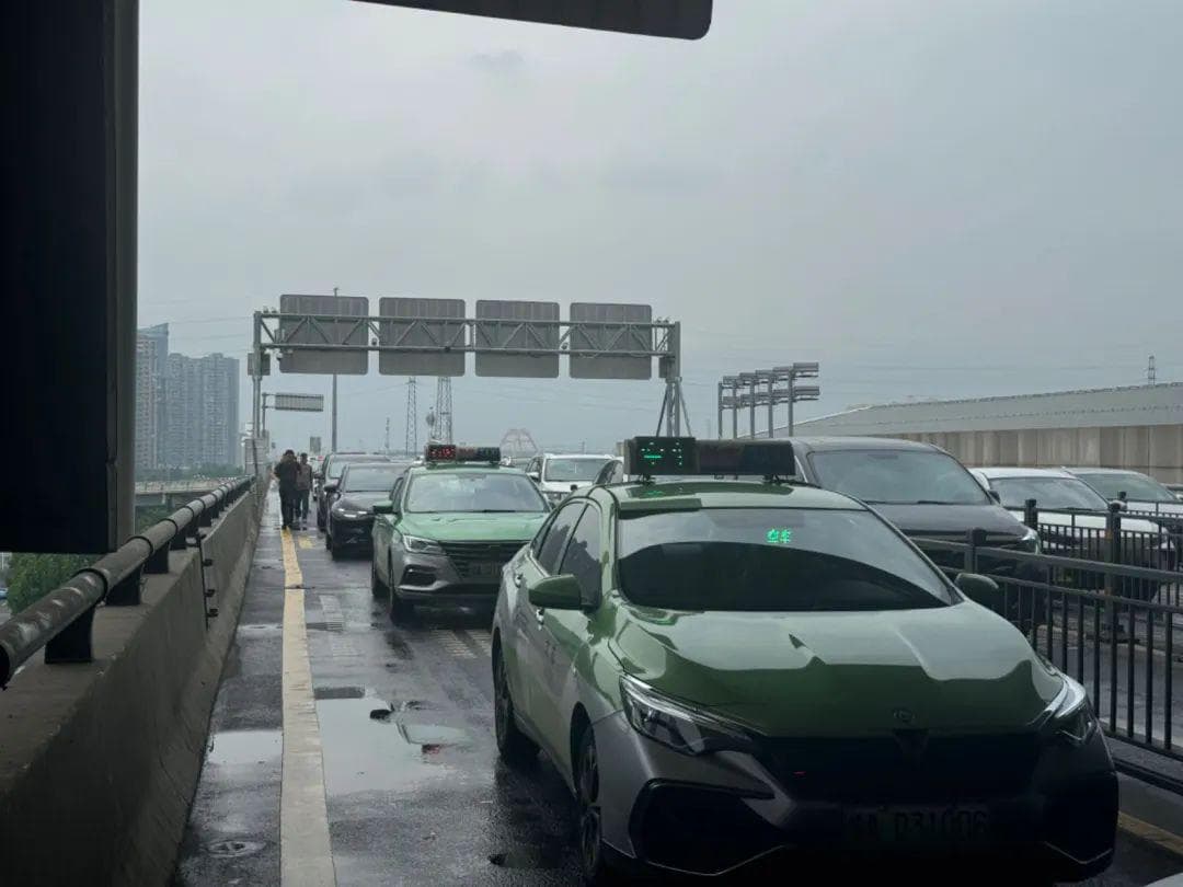 郑州东站进站口堵车问题怎么破？官方：将对送站车辆进行分流