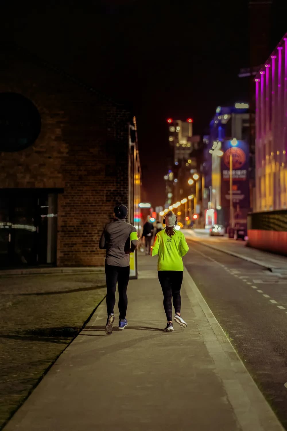 晨跑还是夜跑更健康？专家解读来了