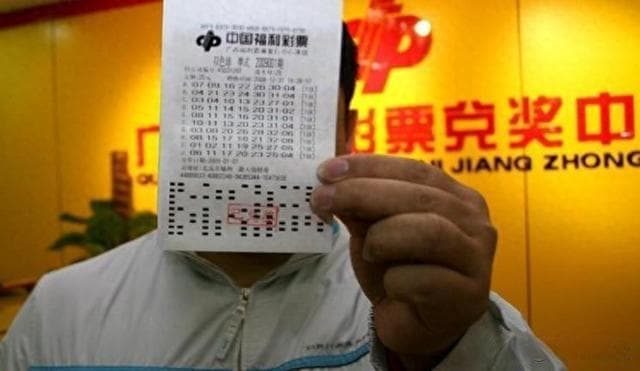 用DeepSeek买彩票？AI的灰色跨界
