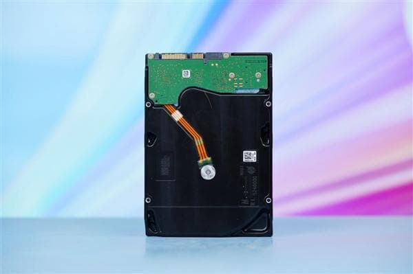 SSD固态硬盘静电防护全攻略：八大关键措施详解