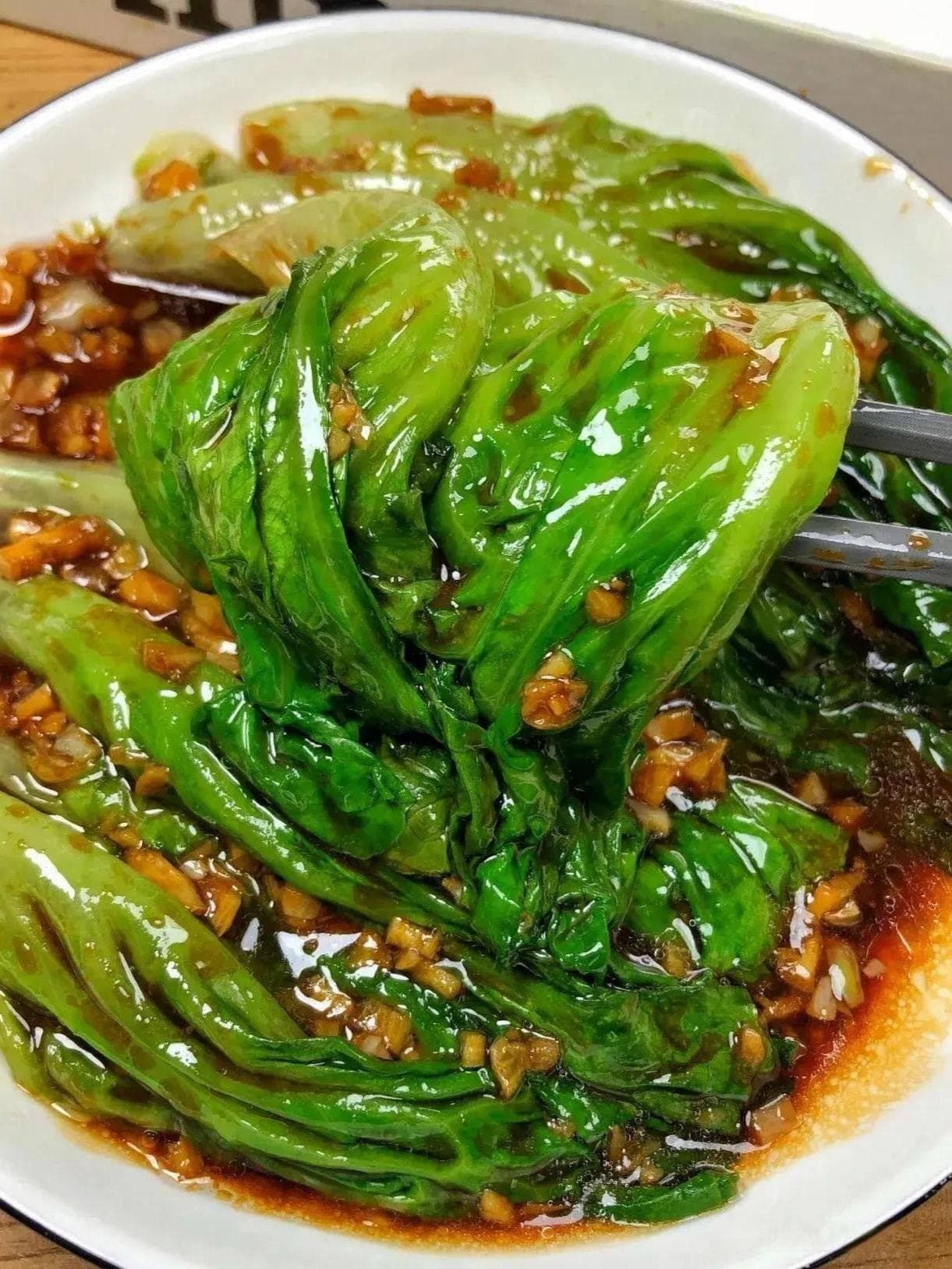 春天来袭，5种蔬菜助你健康！蒜蓉生菜到凉拌莴笋，多样做法满足味蕾！
