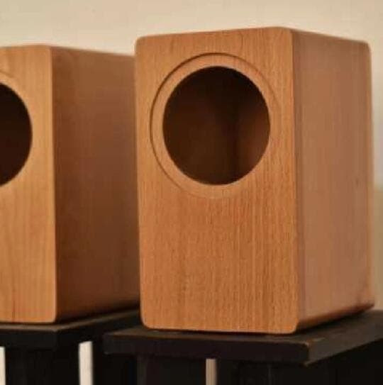 木质、塑料、金属音箱大对比，哪个音质更好？