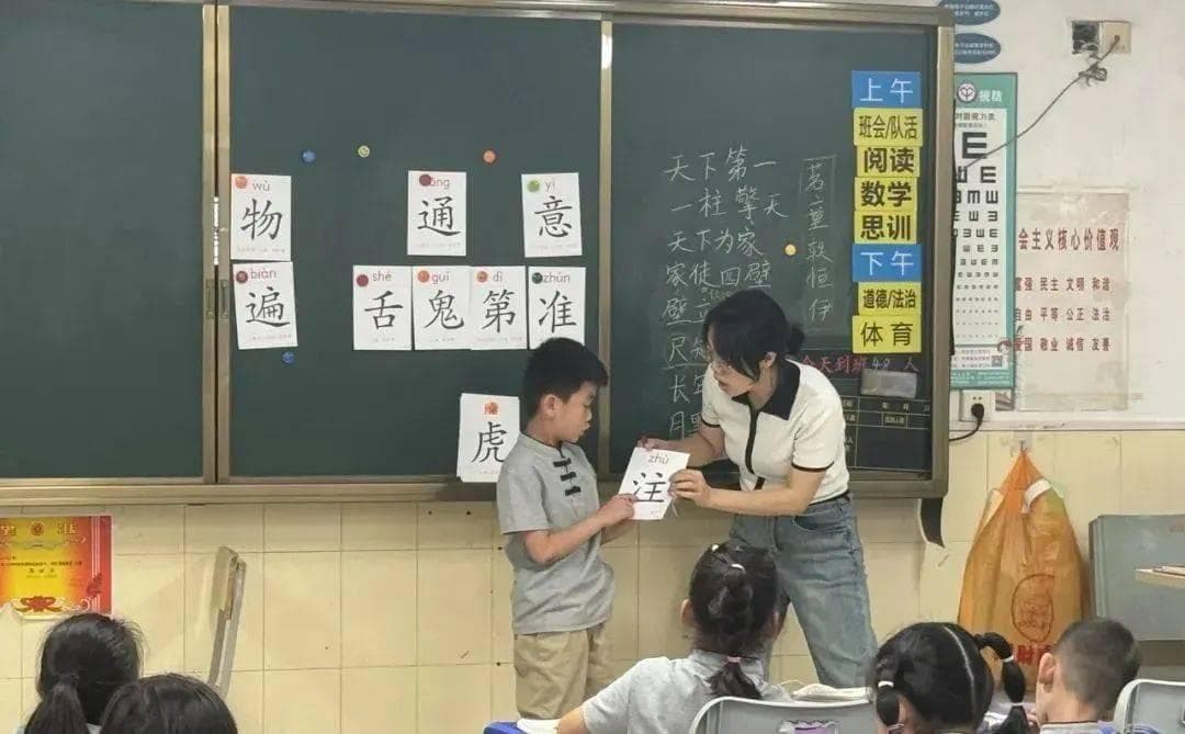 伤眼！深圳家长建议缩短课上电子屏使用时长，官方回应