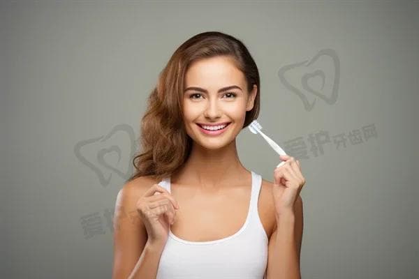 树脂补牙材料的使用寿命可以维持多久？了解其耐久性与维护方法。