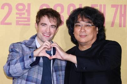 奉俊昊新作《编号17》首映获好评，罗伯特·帕丁森展现演技魅力