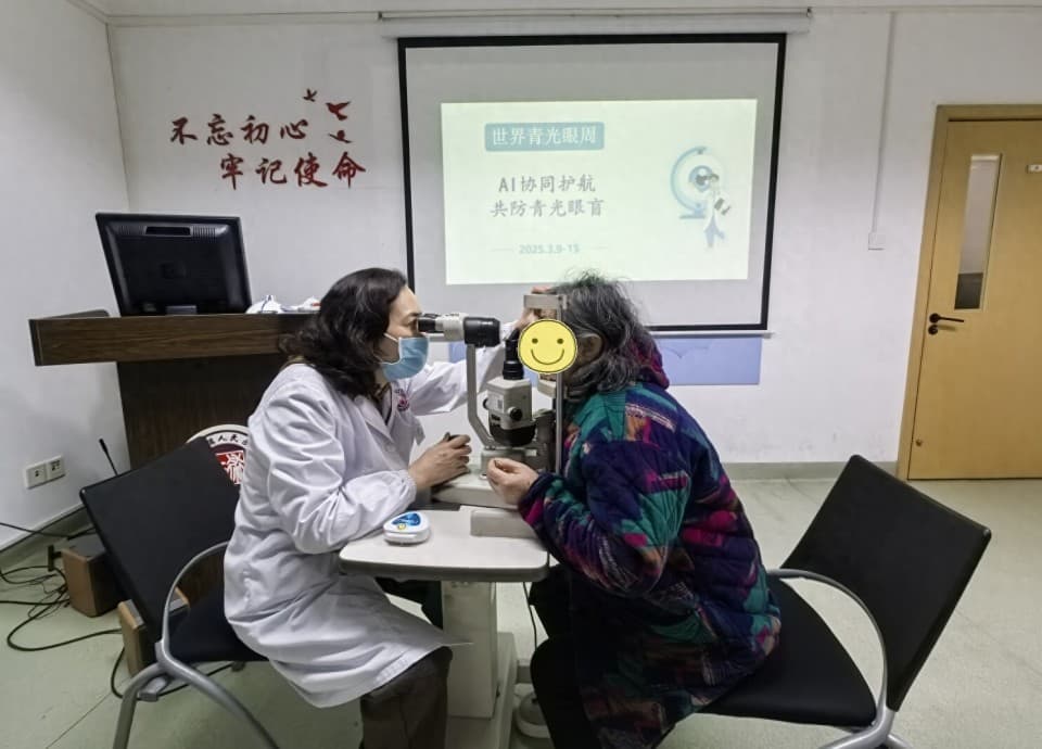 90%的患者早期难察觉，这些人群需定期眼部检查