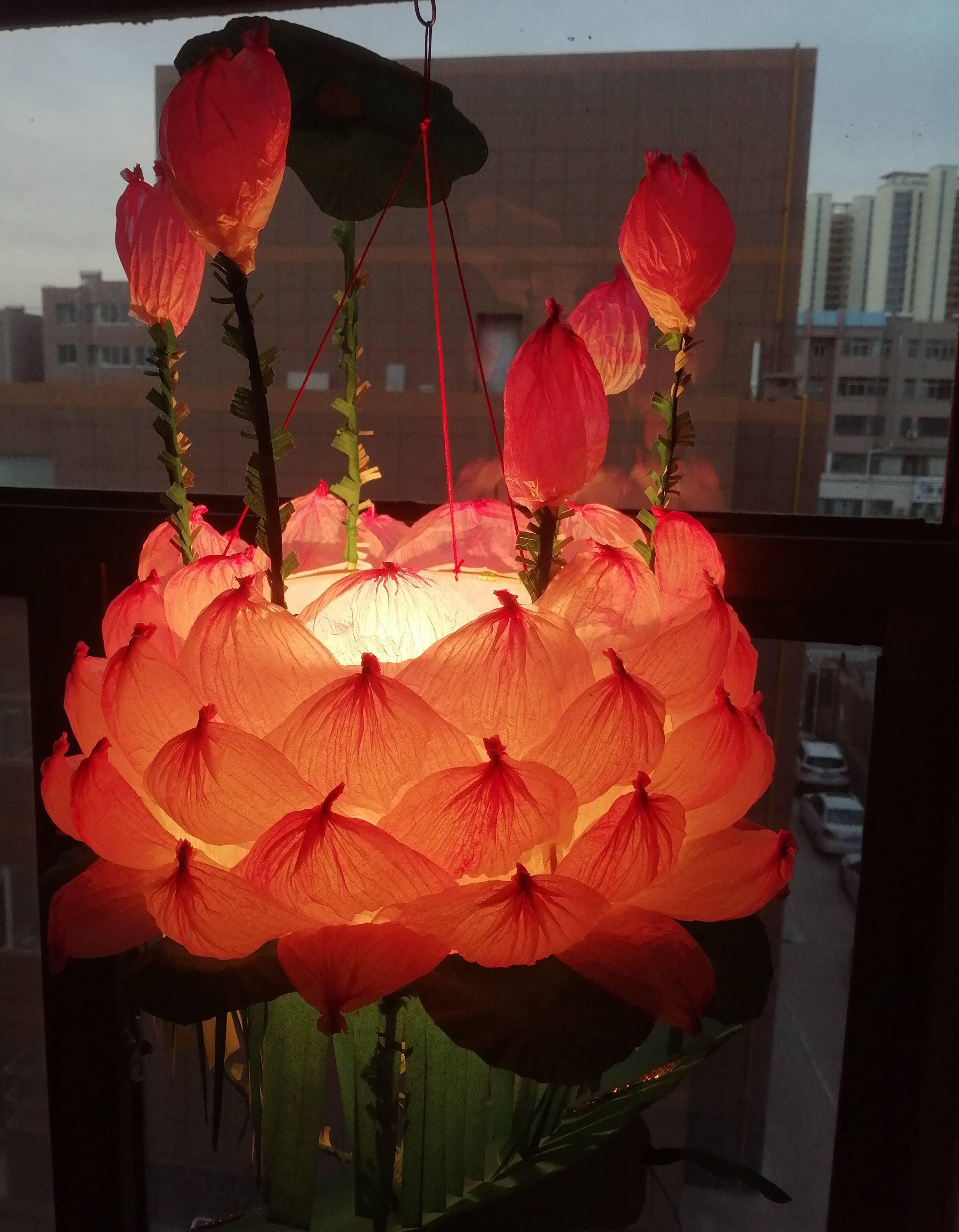 “温记彩灯”莲花灯笼：平凉百年传承的匠心之作